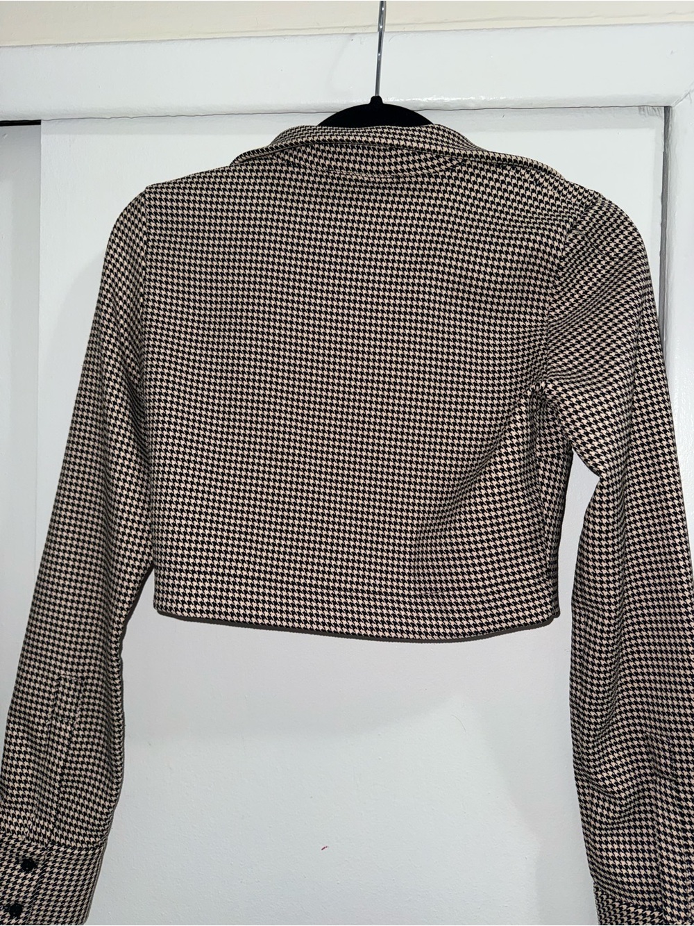 Zara Black and White Houndstooth Cropped Button-Up Shirt - Picture 5 of 5